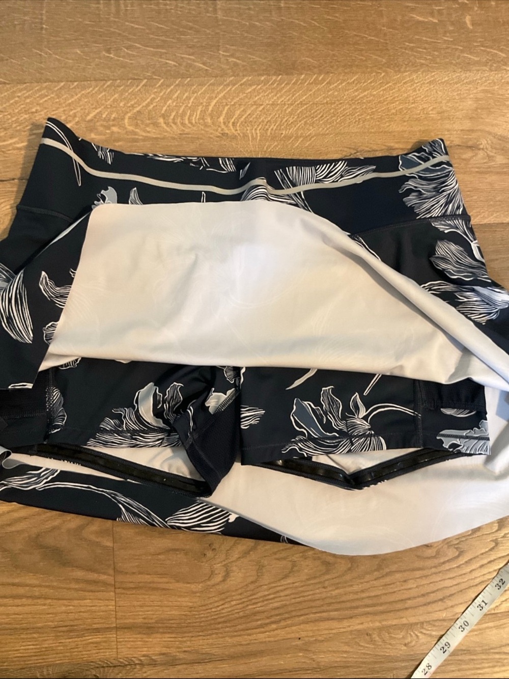 Athleta navy white floral Sonic athletic skort, L - Picture 7 of 9